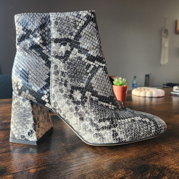 Circus NY by Sam Edelman "Kate" Women Snakeskin Ankle Booties - Picture 9 of 13